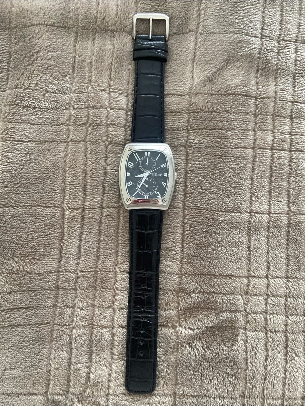 Kenneth Cole Black Leather Strap Men's Wristwatch - Never Used - Like NEW - Picture 1 of 3
